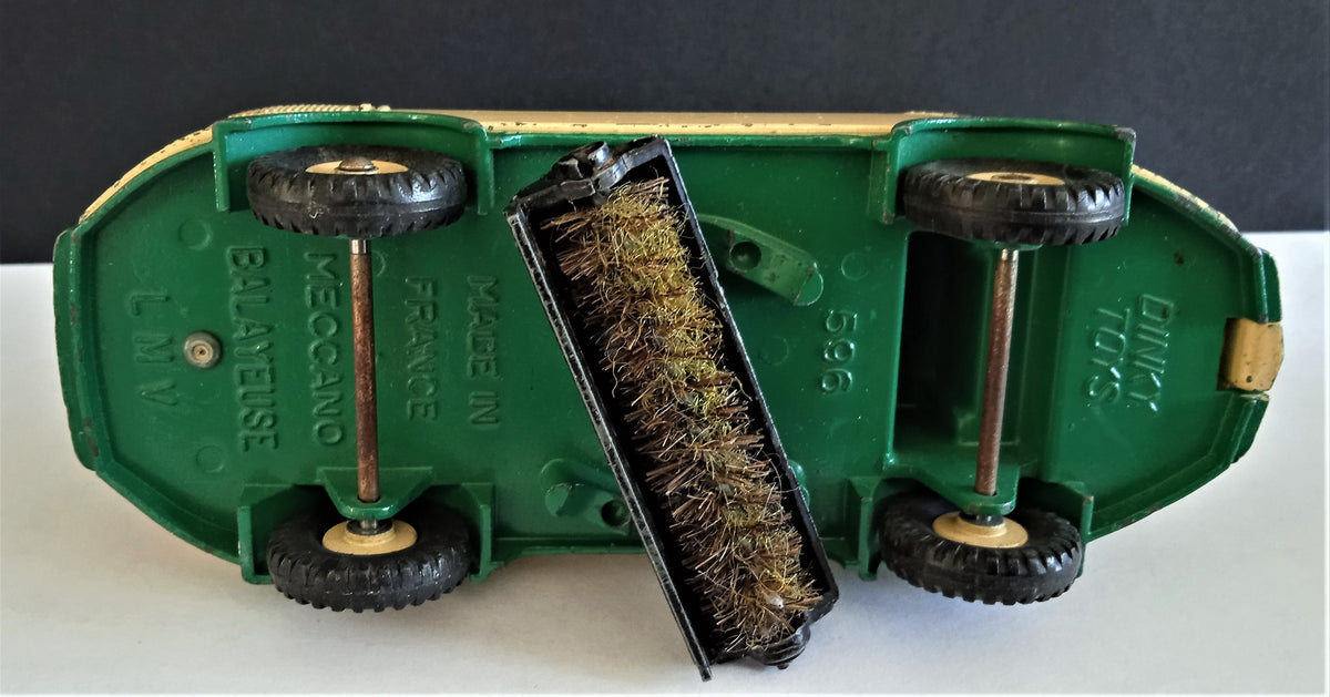 DINKY TOYS 596 BALAYEUSE-ARROSEUSE LMV DINKY TOYS 596 BALAYEUSE-ARROSEUSE LMV