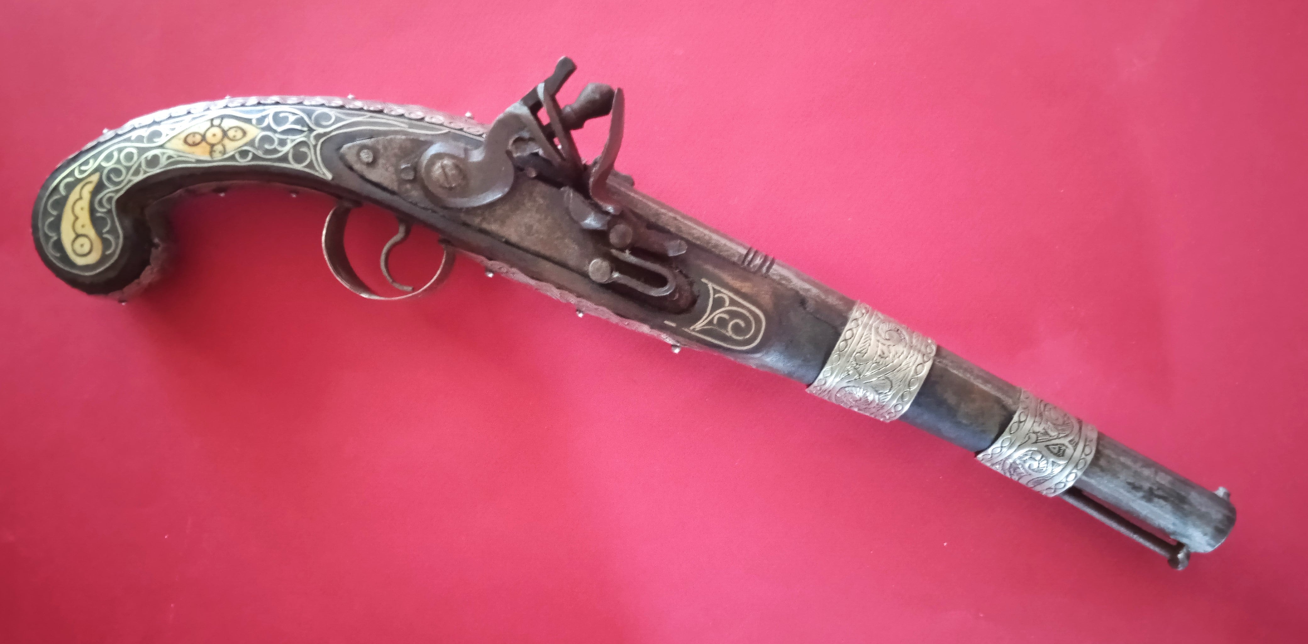 Pistolet oriental à silex