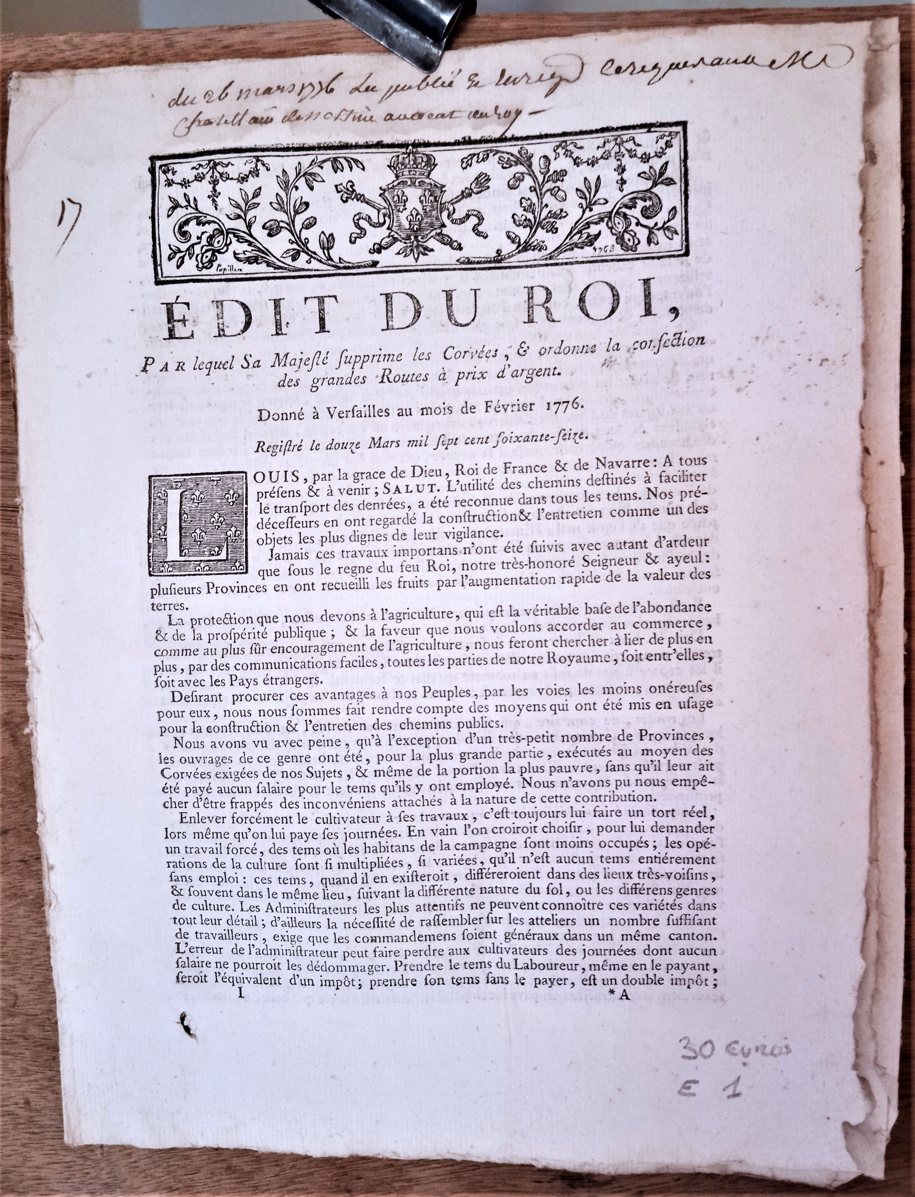 N° E 1  Edit du roi par lequel c'est Majesté supprime les corvées et constructions de grandes routes à prix d'argent .