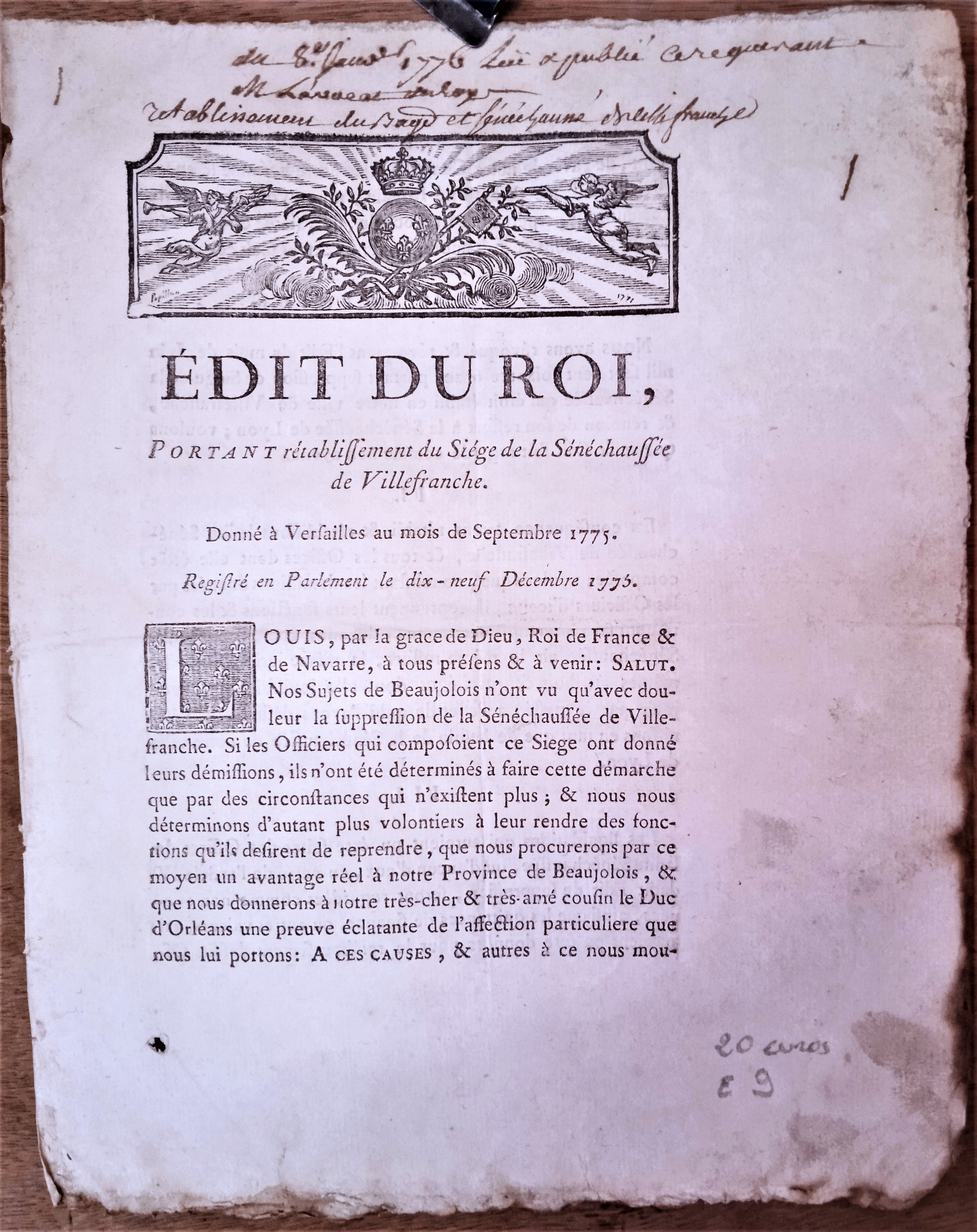 N° E9  Edit du roi Portant rétablissement du siège de la Sénéchaussée de Villefranche de Septembre 1775 occasion 2 pages.Rousseurs.