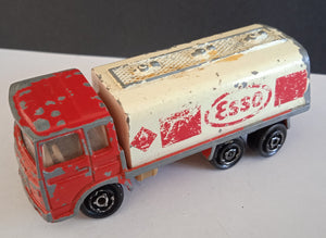 Camion SAVIEM SM 280 citerne "Esso" - MAJORETTE n° 245 - Made in France - 1:100 D'occasion