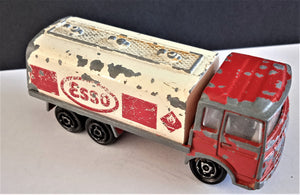 Camion SAVIEM SM 280 citerne "Esso" - MAJORETTE n° 245 - Made in France - 1:100 D'occasion