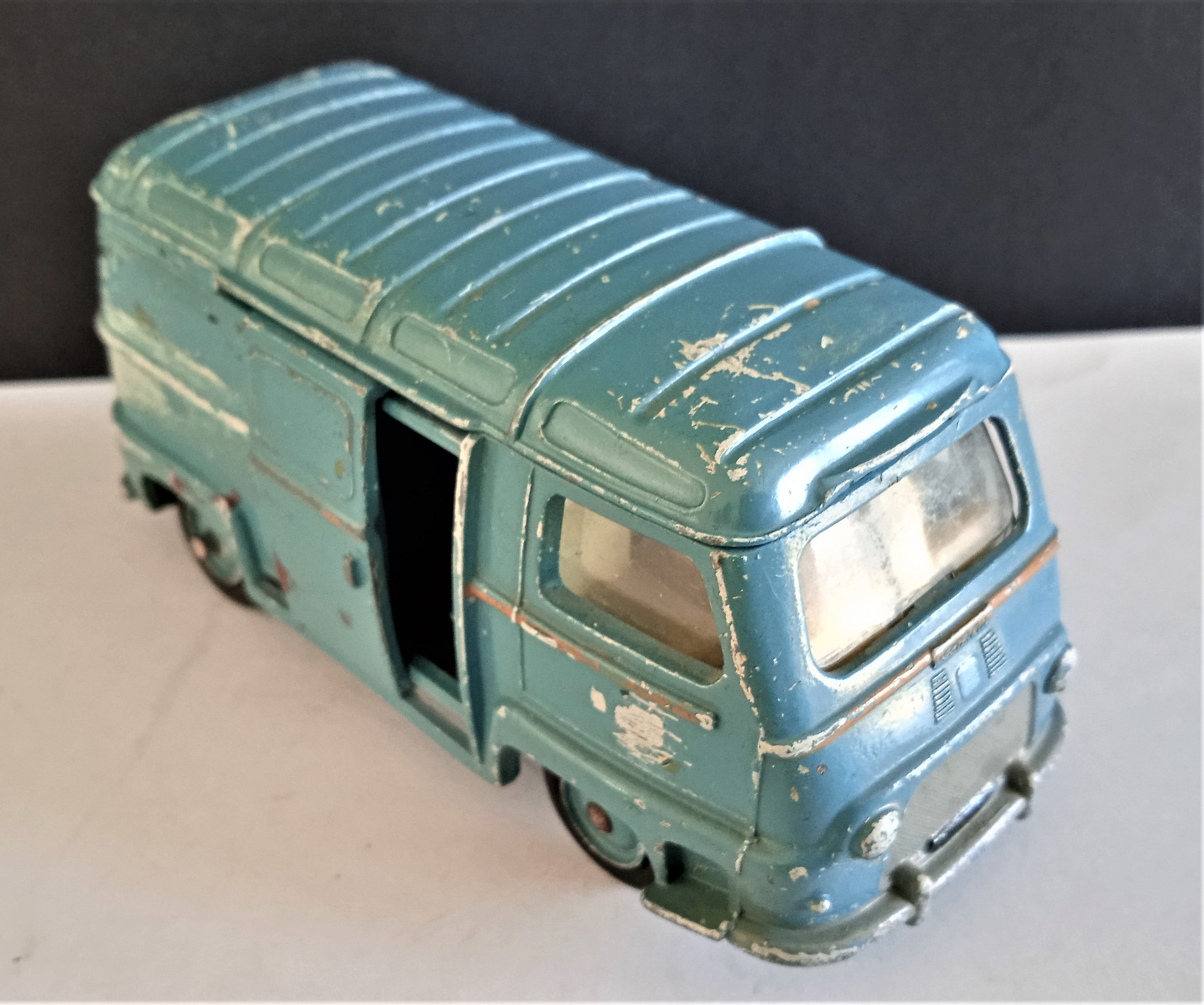 CIJ EUROARC ORIGINAL RENAULT ESTAFETTE REF 3.90