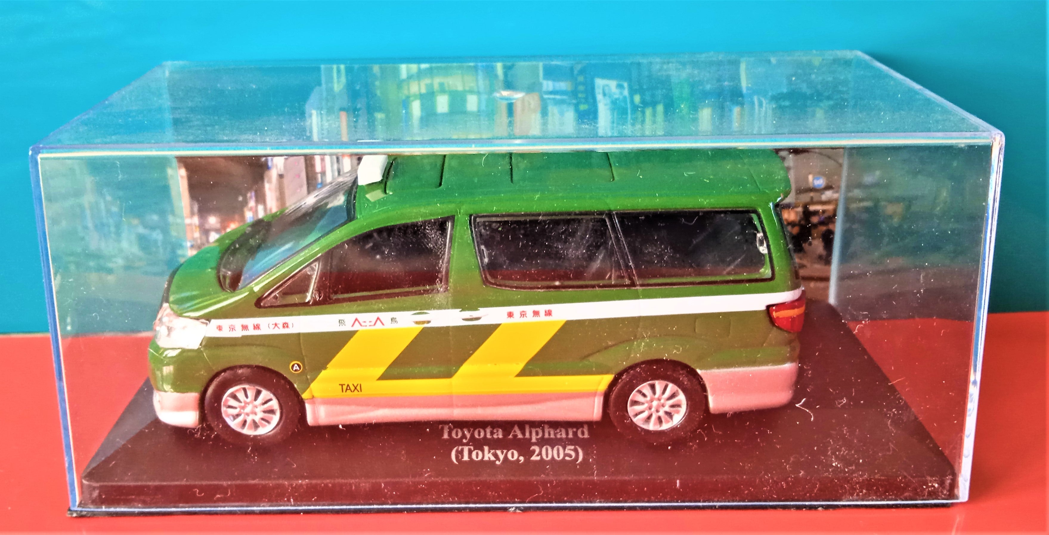 Voiture miniature IXO occasion  1/43 Taxis du monde Toyota Alpharo (Tokyo 2005)