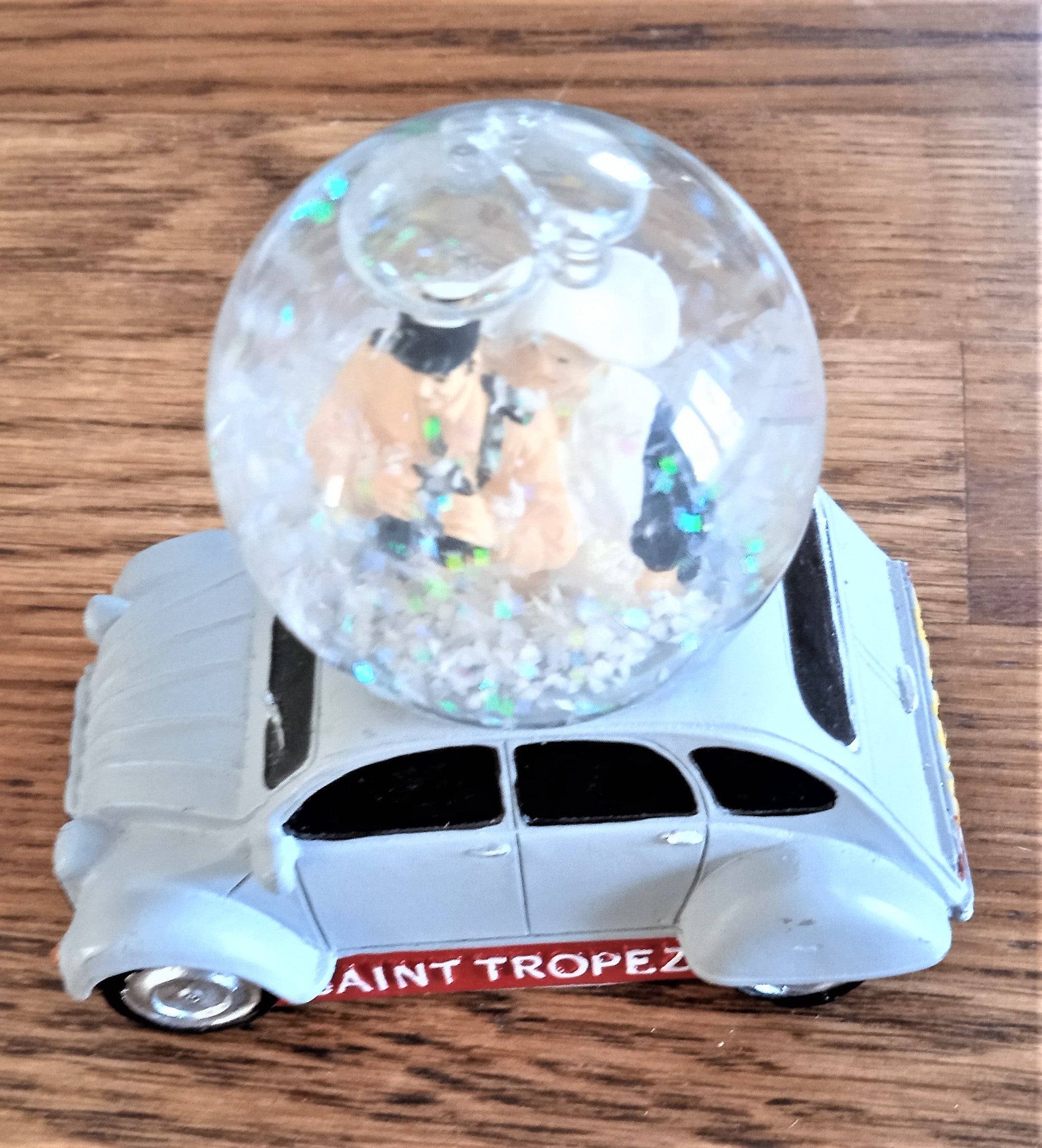 Petite voiture La 2cv du gendarme de St Tropez occasion L 8cm x H 8 cm