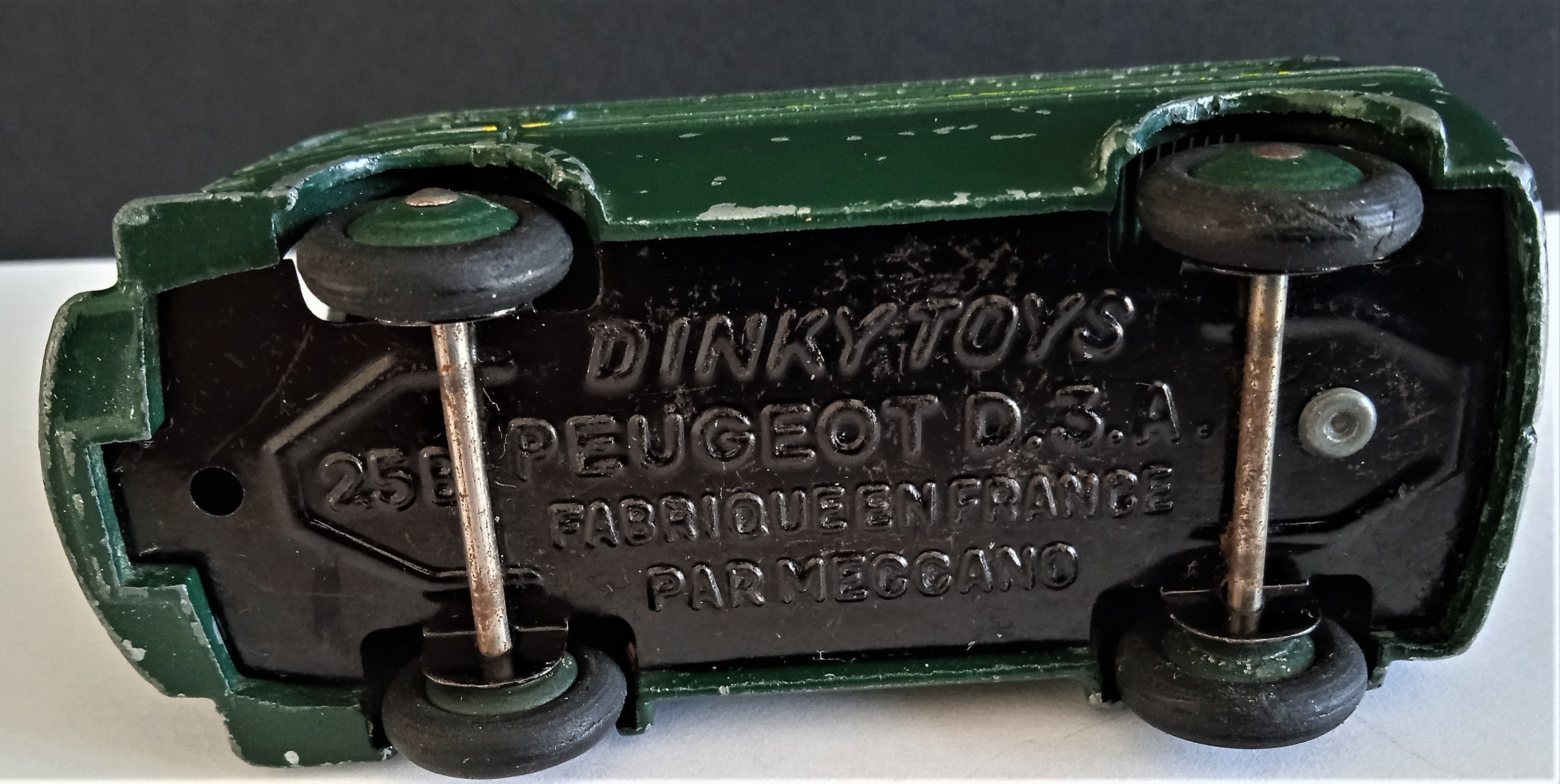 Dinky toys Peugeot D3A  métal 1/43e