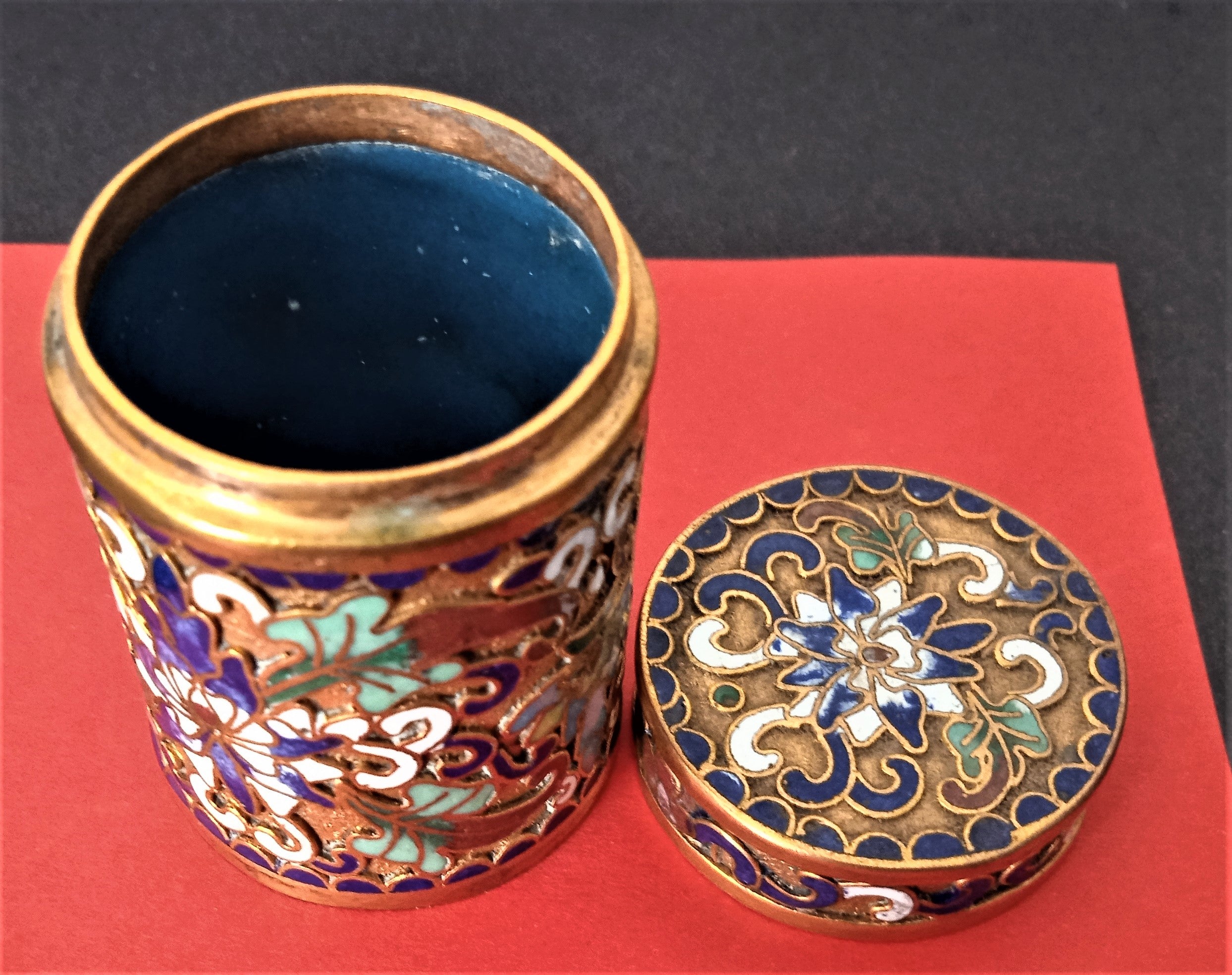 Petite boîte cloisonné